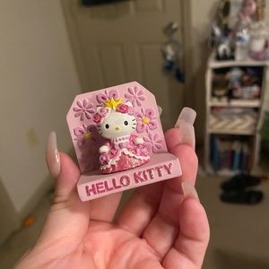 Vintage Sanrio store hello kitty trinket (2002)